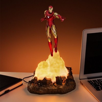 LaMPARA DIORAMA IRON MAN VOLANDO 18 CM PALADONE PP11311MSIS