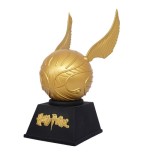17836-HUCHA SNITCH DORADA 20 CM MONOGRAM REDSTRING 48428